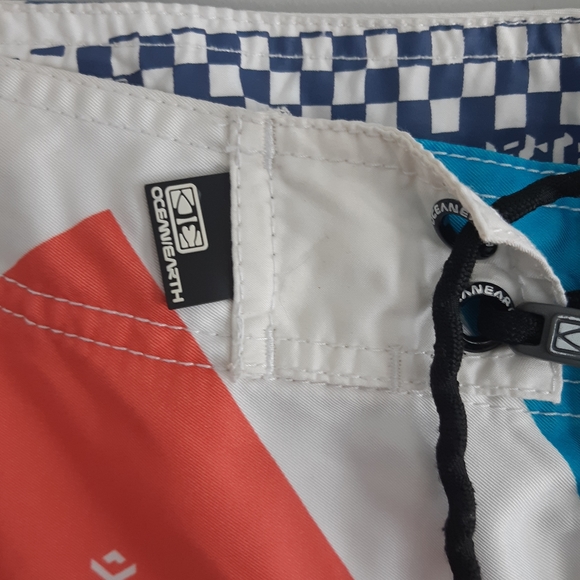 Ocean Earth Men's Trunk Short Size M color block look new. Condition is Pre-owne - Picture 6 of 9